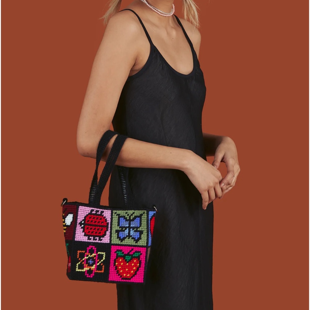 UNIF mini stitch bag